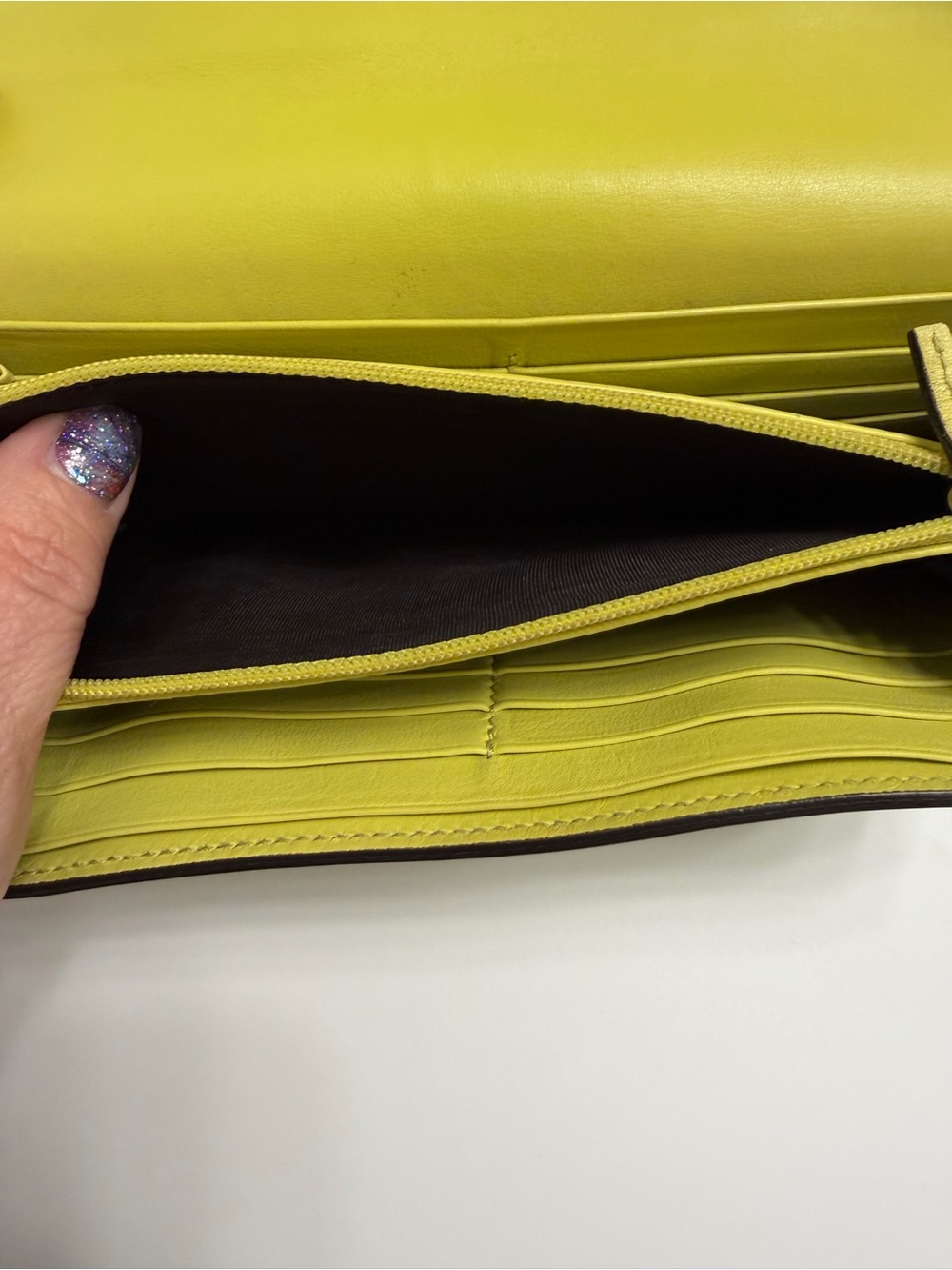 Gucci Lime Green Leather Wallet with Gold Interlocking G - Picture 8 of 13